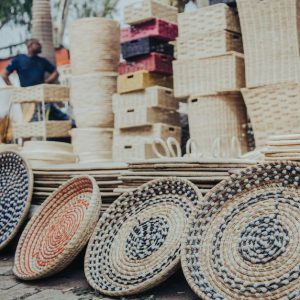 Panier tressé en raphia — Grand modèle